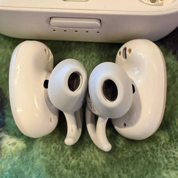 New BOSE QCEarbuds headphones AirPods wireless Bluetooth earbuds electronics - Picture 12 of 12